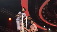 Trio Arbil, Eby dan Valen Beraksi di Atas Rigging, Gaya Titisan King Nassar