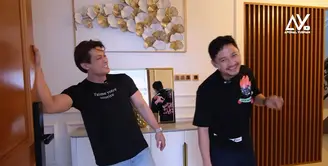 Angga Wijaya, mantan suami Dewi Perssik menempati rumah barunya. Seperti diketahui, setelah cerai dengan pendangdut yang biasa disapa Depe, Angga menikah lagi dengan pengusaha cantik bernama Nurul Kumaira. [Youtube/Afdhal Yusman]