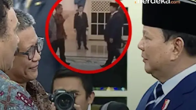 Momen Rocky Gerung Hormat ke Prabowo hingga Tertawa Lebar di Istana
