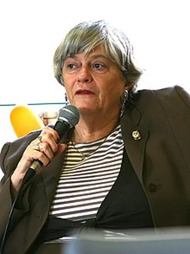 Ann Widdecombe, Politikus Inggris.