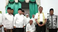 Menteri Luhut B Panjaitan saat berkunjung ke pesantres di Lamongan.