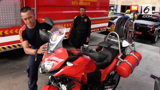 Dinas Damkar Kota Surabaya menyulap motor sport menjadi armada pemadam kebakaran yang baru. Hadirnya motor ini diharapkan mampu menjangkau daerah-daerah yang sempit.