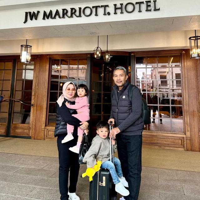 Temani Anak Babymoon, Ini 6 Potret Yora Febrina Ibu Nikita Willy Momong Dua Cucu