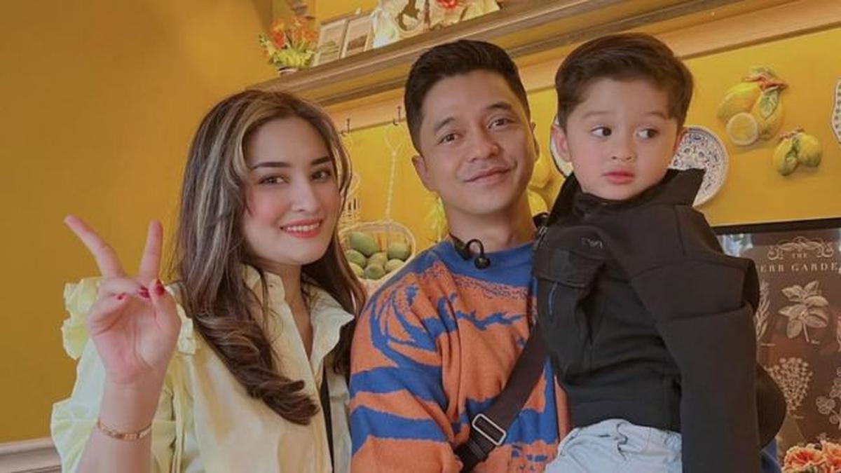 5 Potret Rumah Tangga Adly Fairuz dan Angbeen Rishi, Pasutri Harmonis Jauh dari Gosip