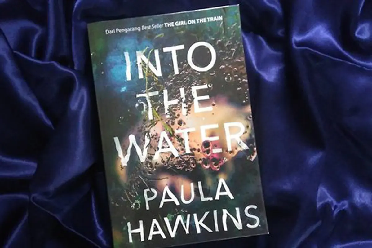 Into the Water./Copyright Vemale/Endah