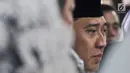 Anak presiden ke-6 RI Susilo Bambang Yudhoyono, Edhie Baskoro Yudhoyono menangis di dekat peti jenazah Ani Yudhoyono di Puri Cikeas, Bogor, Jawa Barat, Minggu (2/6/2019). (Liputan6.com/Immanuel Antonius)