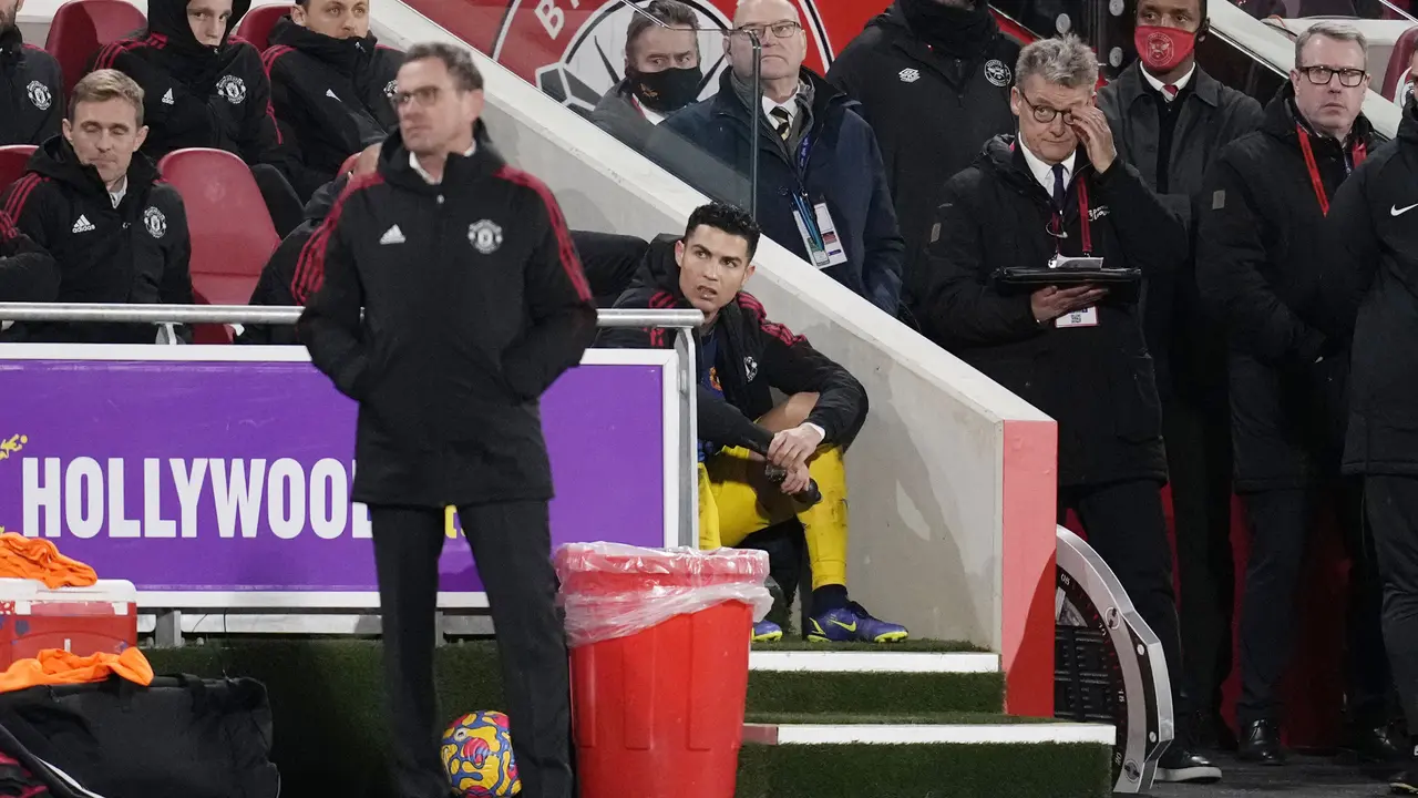 Foto: Momen Cristiano Ronaldo Ngambek Pada Laga Manchester United Vs Brentford di Liga Inggris