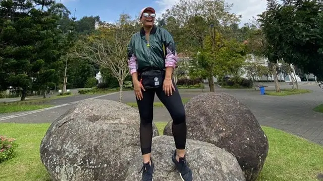 Jarang Tersorot, Ini 7 Potret Terbaru Okky Lukman yang Makin Menawan