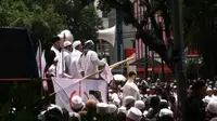 FPI Ingin Lengserkan Ahok Sambil Bawa Boneka