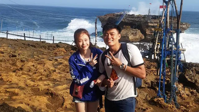 6 Potret YouTuber Jang Hansol dengan Artis Korea