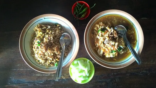 Nasi goreng jagung dan mie lethek Mba Mendes