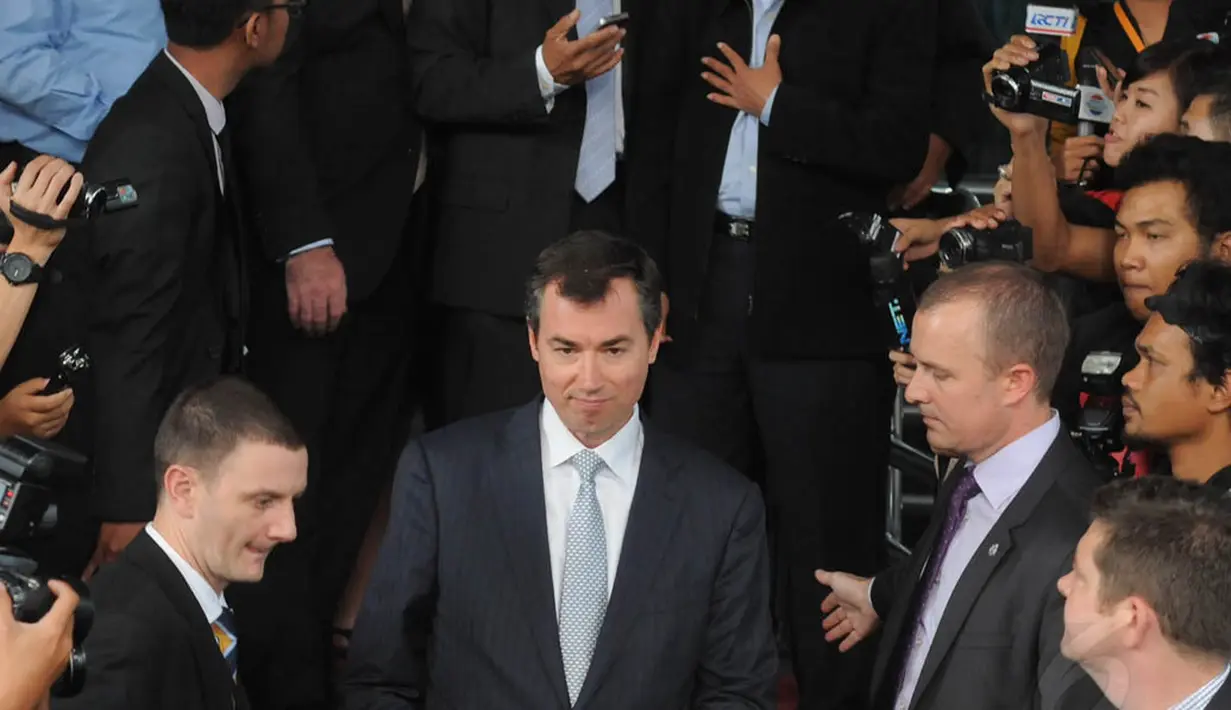Dubes Australia untuk Indonesia, Greg Moriarty, tampak mendampingi Michael Keenan di Gedung KPK, Jakarta, Selasa (19/8/14). (Liputan6.com/Herman Zakharia)