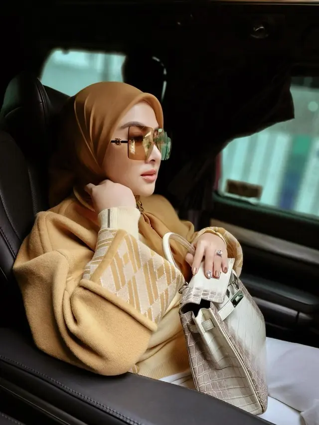 Syahrini selalu anggun [Instagram/princessyahrini]