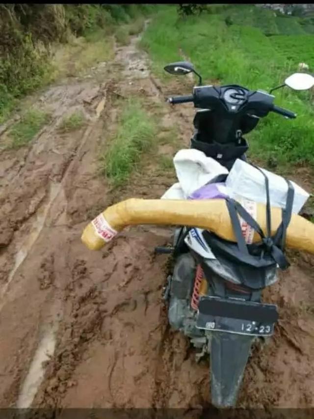 10 Momen Apes yang Sering Terjadi Ketika Hujan Ini Bikin Kesal