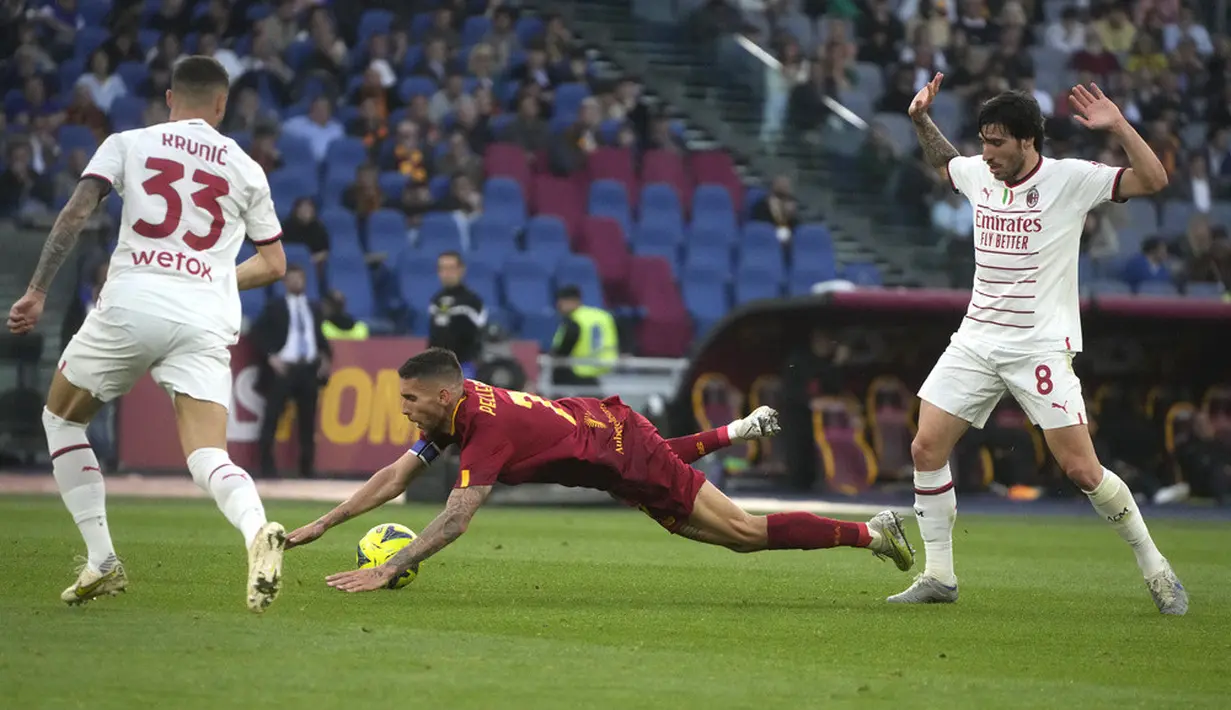 <p>Tapi, kemenangan AS Roma yang sudah di ada depan mata harus buyar empat menit kemudian. (AP Photo/Gregorio Borgia)</p>