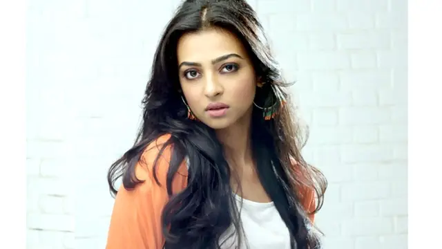 Foto Telanjang dan Adegan Intim Radhika Apte Bocor