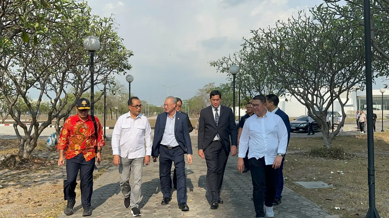 Menteri Perhubungan Budi Karya Sumadi terkesan dengan pengelolaan pelabuhan Laem Chabang di Thailand
