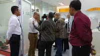 Nasabah Jiwasraya kunjungi Kantor OJK (dok: Tira)