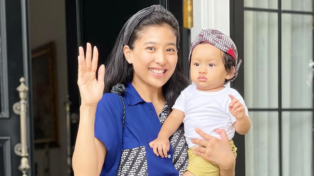 [Fimela] Penuh Kehangatan, Ini 6 Potret Kebersamaan Olivia Zalianty dengan Sang Buah Hati