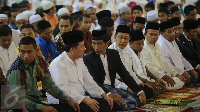 Presiden Jokowi Salat Tarawih Pertama di Masjid Istiqlal