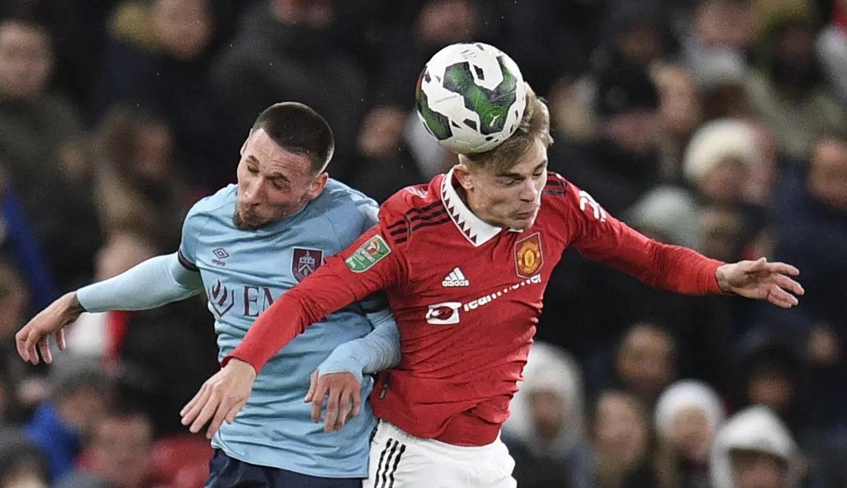 Manchester United dikabarkan juga akan melepas Brandon Williams. Pemain 22 tahun itu tak banyak mendapatkan kesempatan bermain pada musim ini. Williams sempat tampil saat MU menang 2-0 atas Burnley dalam ajang Carabao Cup pada bulan lalu. Itu adalah satu-satu penampilannya bersama MU musim ini. Setan Merah tidak bisa menggaransi tempat Williams di tim utama maupun bangku cadangan. Ia akan dibiarkan pergi dengan harga yang sesuai. (AFP/Oli Scarff)