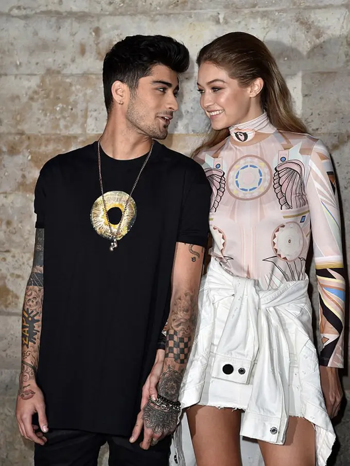 Zayn Malik dan Gigi Hadid pamer kemesraan di ranjang. (Foto: Dailymail)