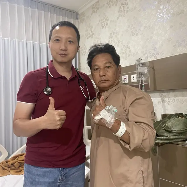 6 Potret Kondisi Ayah Rizky Billar Usai Operasi, Dijenguk Besan dan Menantu