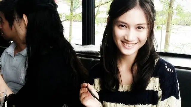 melody-jk48-131004c.jpg