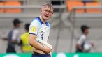 Pemain Timnas Inggris U-17, Finley McAllister, menangis setelah wasit meniup peluit panjang tanda pertandingan berakhir saat pertandingan babak 16 besar Piala Dunia U-17 2023 melawan Timnas Uzbekistan U-17 yang berlangsung di Jakarta International Stadium, Rabu (22/11/2023) sore WIB. (Bola.com/Bagaskara Lazuardi)