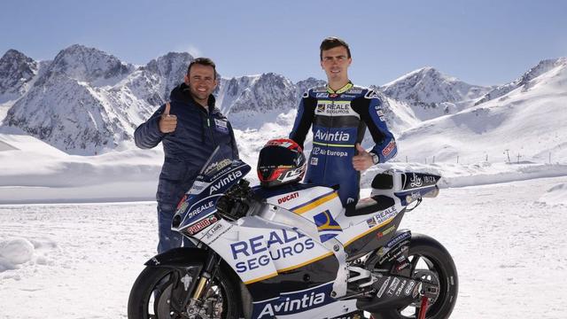 Tim Satelit Ducati Luncurkan Motor Di Atas Pegunungan Salju Motogp Bola Com