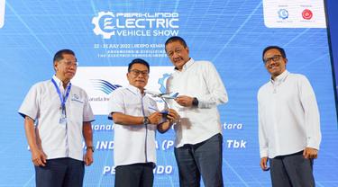 Garuda Indonesia akan memberikan diskon khusus untuk pengangkutan logistik kendaraan listrik.