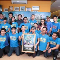 Film bertajuk ‘Cek Toko Sebelah’ hasil garapan Ernest Prakasa kini sudah meraih 2 juta penonton. Film yang masih diputar di bioskop itu tak menutup kemungkinan akan terus menambah jumlah penontonnya. (Adrian Putra/Bintang.com)