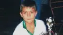 Paulo Dybala saat masih anak-anak sangat menyukai sepak bola. Ia tekuni si kulit bundar dengan berprestasi sedari kecil. Bakatnya yang luar biasa perlahan membawanya terbang ke Italia hingga dipinang Palermo. Bersinar di Palermo membuat direkrut Juventus. Setelah kontrak di Juventus berakhir, Dybala akhirnya melanjutkan karier di AS Roma. (Liputan6.com/IG/paulodybala)