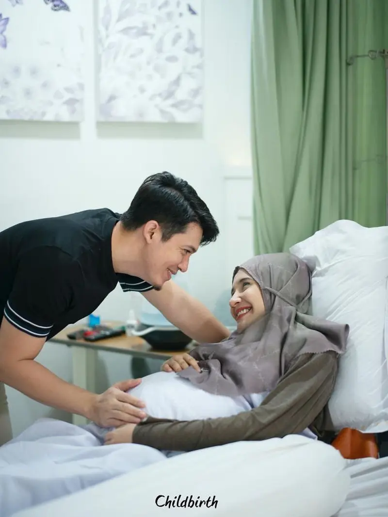 Irwansyah dan Zaskia Sungkar (Foto: childbirthphotography/ @dierabachir_photography via Instagram/ irwansyah_15)