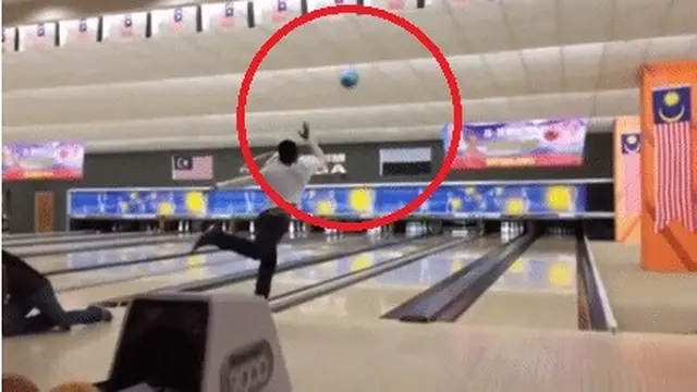 hancurkan atap dengan bola bowling
