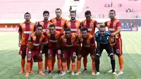 Tim  Pusamania Borneo FC Saat bertanding pada laga Piala Jenderal Sudirman di Stadion Maguwoharjo, Sleman, Minggu (13/12/2015). (Bola.com/Nicklas Hanoatubun)