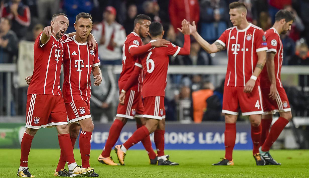 Para pemain Bayern Munchen merayakan kemenangan atas Anderlecht pada laga Liga Champions di Stadion Allianz Arena, Munchen, Selasa (12/9/2017). Munchen menang 3-0 atas Anderlecht. (AFP/Guenter Schiffmann)