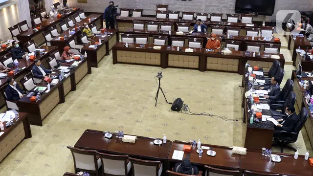 FOTO: Kepala Bappenas Bahas Evaluasi hingga Rencana Kerja Bersama DPR