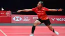 Putri Kusuma Wardani sempat menang pada set pertama dengan skor 24-22. Tamak dalam foto, tunggal putri Indonesia, Putri Kusuma Wardani saat bertanding melawan Akane Yamaguchi dari Jepang pada laga kedua fase grup BWF World Tour Finals 2025 di Hangzhou, Zhejiang, China, Kamis (18/12/2025). (Jade Gao/AFP)