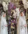 Saat pengajian pernikahan, Enzy nampak mengenakan dress panjang berwarna putih yang serasi dengan kerudungnya. @sashamlubis/@deimrn.