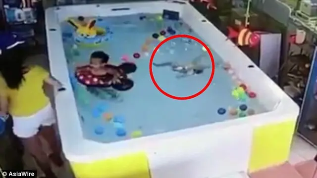 Nyaris Tewas, Bocah ini Tenggelam karena Ditinggal Ibunya Teleponan