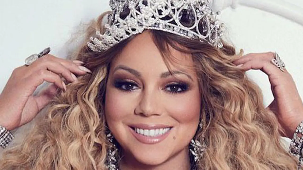 Mariah Carey dengan tiara rancangan Rinaldy A Yunardi