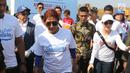 Menteri Kelautan dan Perikanan Susi Pudjiastuti tiba di Pantai Timur Ancol, Jakarta, Minggu (18/8/2019). Gerakan Menghadap Laut 2.0 akan diikuti oleh puluhan komunitas pecinta laut dan influencer serentak di lebih dari 100 titik lokasi di seluruh Indonesia. (Liputan6.com/Herman Zakharia)