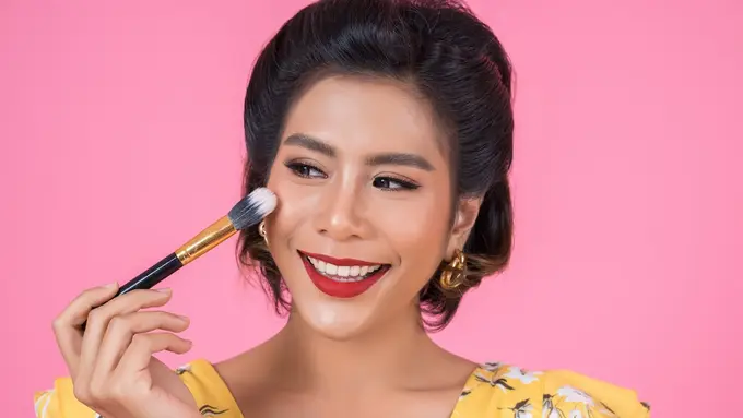 Tips mengatasi makeup cakey