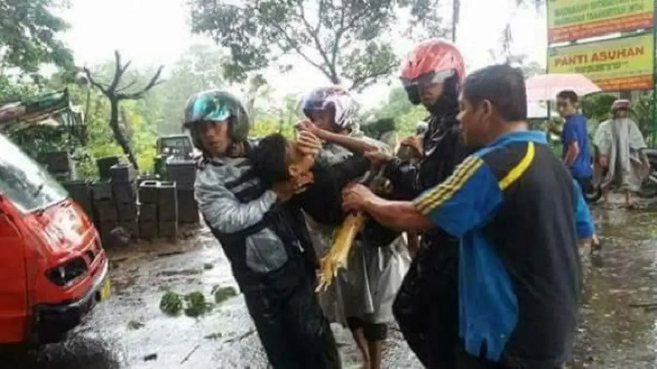 Siswa SMA Tertancap Dahan Beringin Saat Tunggu Ayah Ambil Gaji
