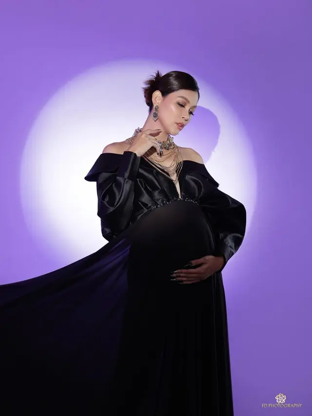 6 Potret Maternity Shoot Bunga Jelitha di Kehamilan Kedua, Menawan