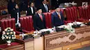 Ketua DPR Bambang Soesatyo (kiri) dan Wakil Ketua DPR Utut Adianto memimpin Rapat Paripurna DPR RI ke-10 Masa Persidangan II Tahun 2018/2019, Jakarta, Kamis (13/12). Pemimpin DPR yang menghadiri rapat ini hanya Bambang dan Utut. (Liputan6.com/JohanTallo)