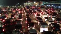 ASDP prediksi puncak arus mudik di Pelabuhan Merak malam ini. 