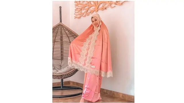 Diketahui mantan istri Samuel Rizal ini juga menjadi seorang mualaf.