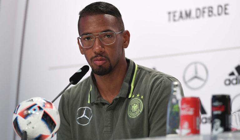 Bek Bayern Munchen asal Jerman, Jerome Boateng. (AFP/Patrik Stollarz)